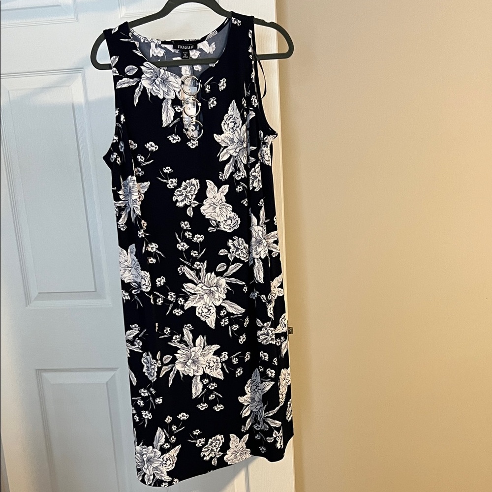 NWT. Roz & Ali Black and White Floral Midi Dress